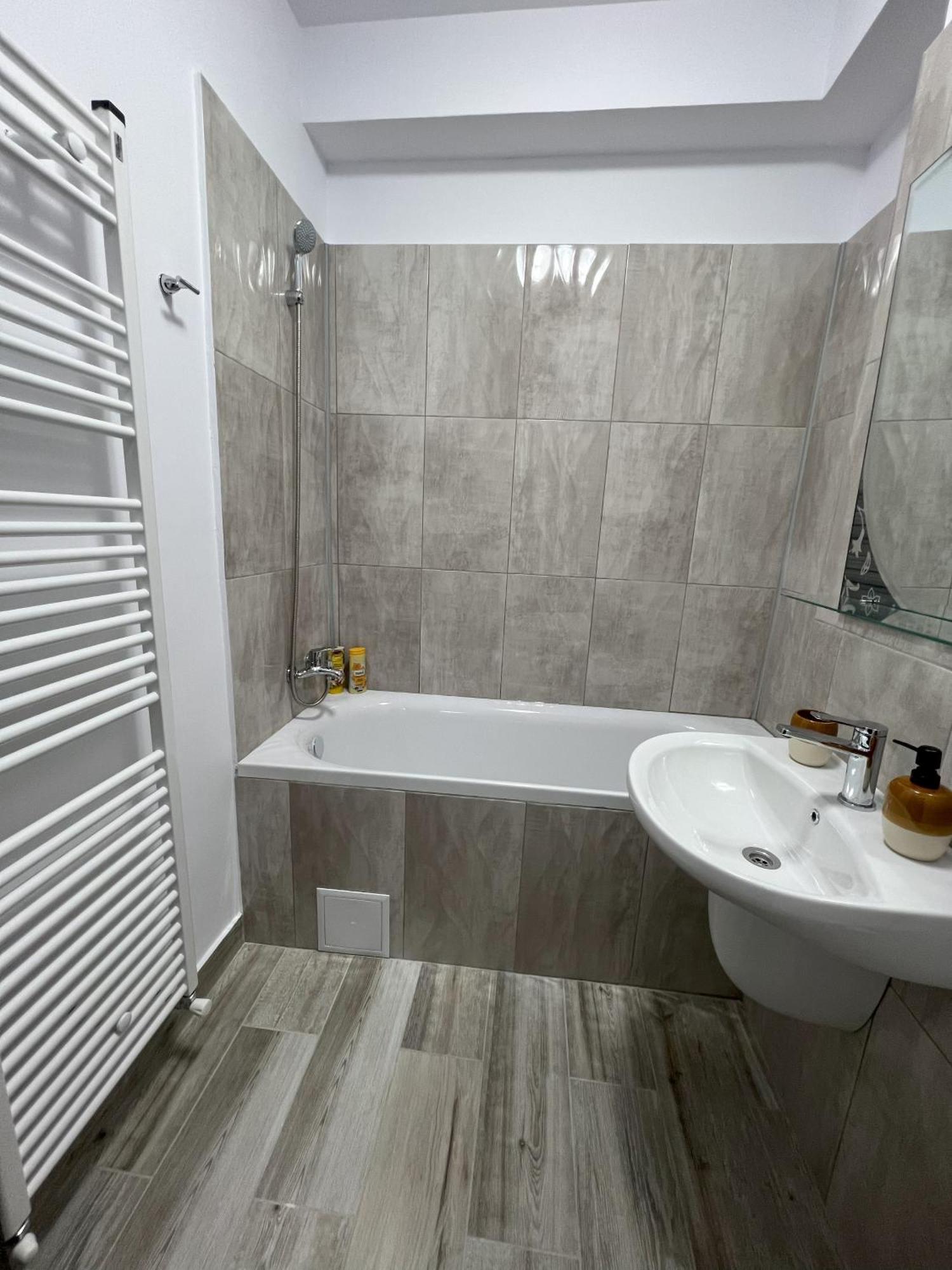 Refined Studio Haven At Exigent Plaza - 08 布加勒斯特 外观 照片